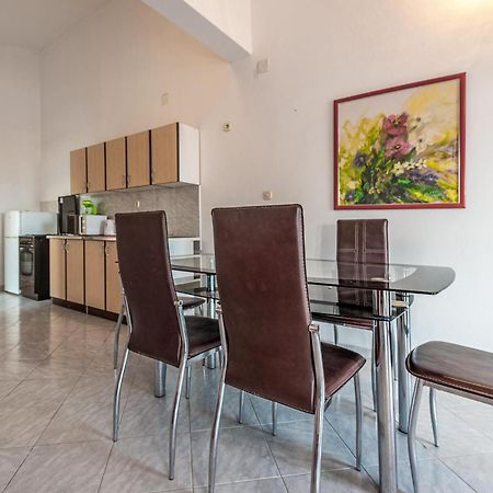 Beautiful Apartment In Vir With Wifi Eksteriør billede
